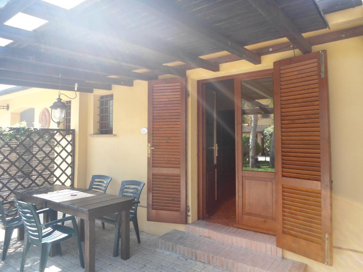 Agriturismo Le Pescine Vada Exterior photo